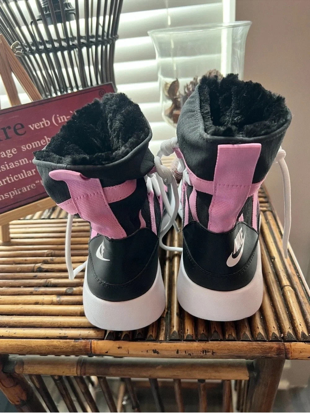 Nike Venture Black Pink Tie-up Boots with Faux Fur Lining Size 5.5